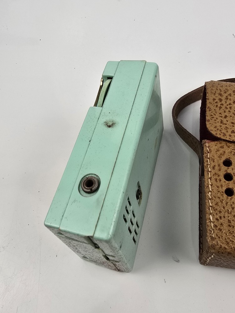 Silvertone 6 Transistor Radio Model 22022