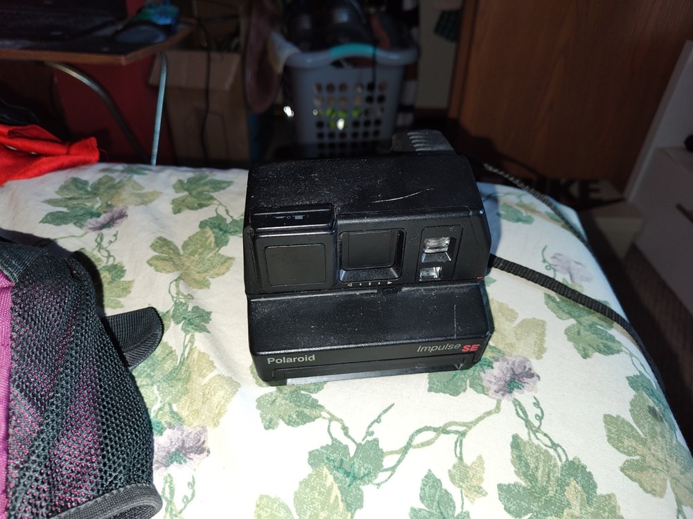 Polaroid Impulse SE Camera