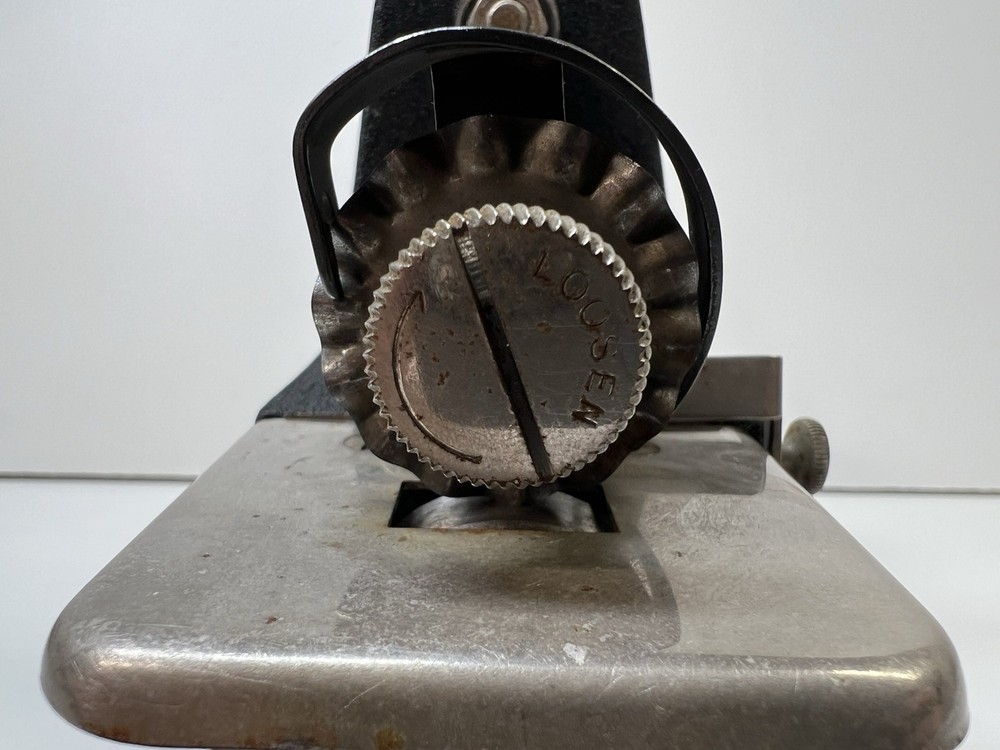 Singer Vintage Sewing Hand Crank Pinker Pinking Cast Iron Cutter Untested