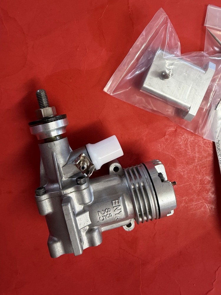 ENYA SS 25 BUSHING CRANK STUNT ENGINE & T-MUFFLER COMPLETE NICE IN BOX