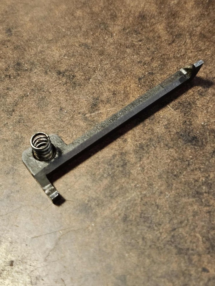 US M1 Garand Clip Latch & Spring, Original (DH225)