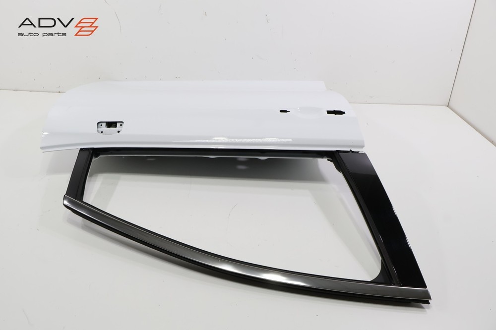 2017 - 2025 CHRYSLER VOYAGER FRONT RIGHT PASSENGER SIDE DOOR SHELL PANEL OEM