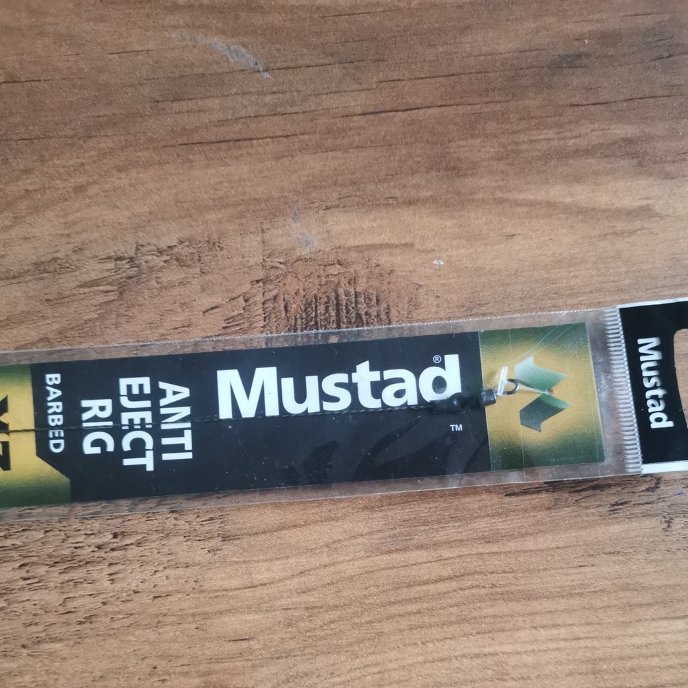 Mustard Anti Eject Carp Rig size 8 barbed 15lbs
