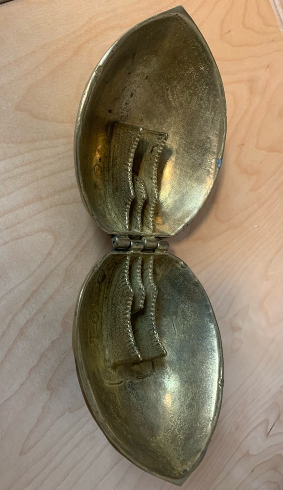 LARGE Walnut Shaped SOLID BRASS NUTCRACKER WALNUTS Opens To Crack Your Nuts 5”