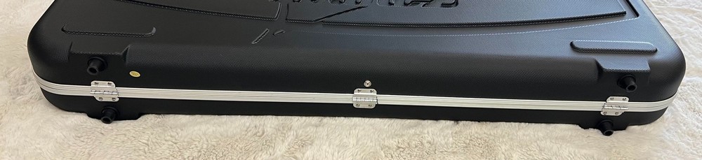 Ibanez M300C Hardshell Guitar Case Black - TSA Approved - Sample