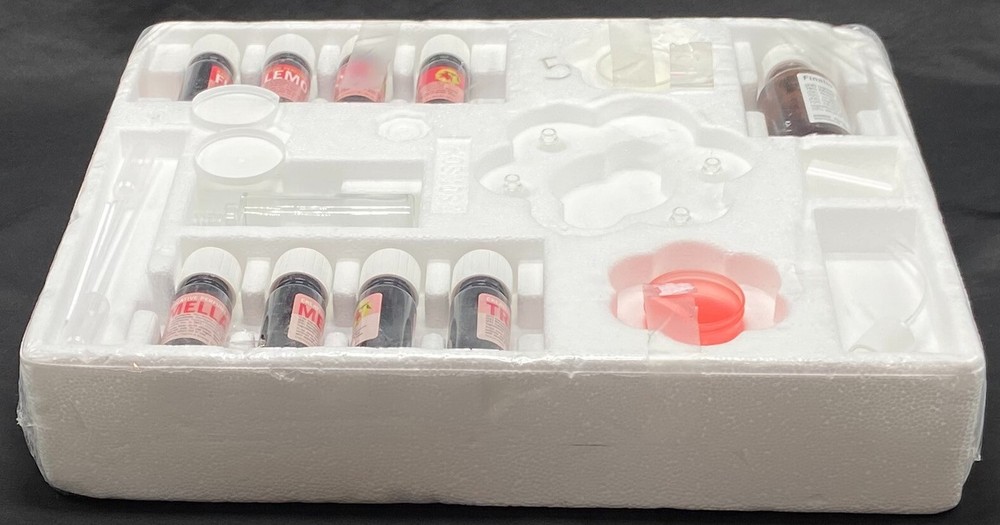 PERFUME SCIENCE EXPERIMENTATION KIT (Thames & Kosmos, 2008), 9 bottles, Finalio