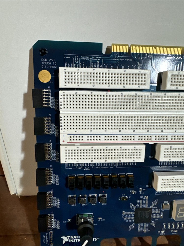 NATIONAL INSTRUMENTS DIGITAL ELECTRONICS PROTOTYPING FPGA BOARD 193426B-01L