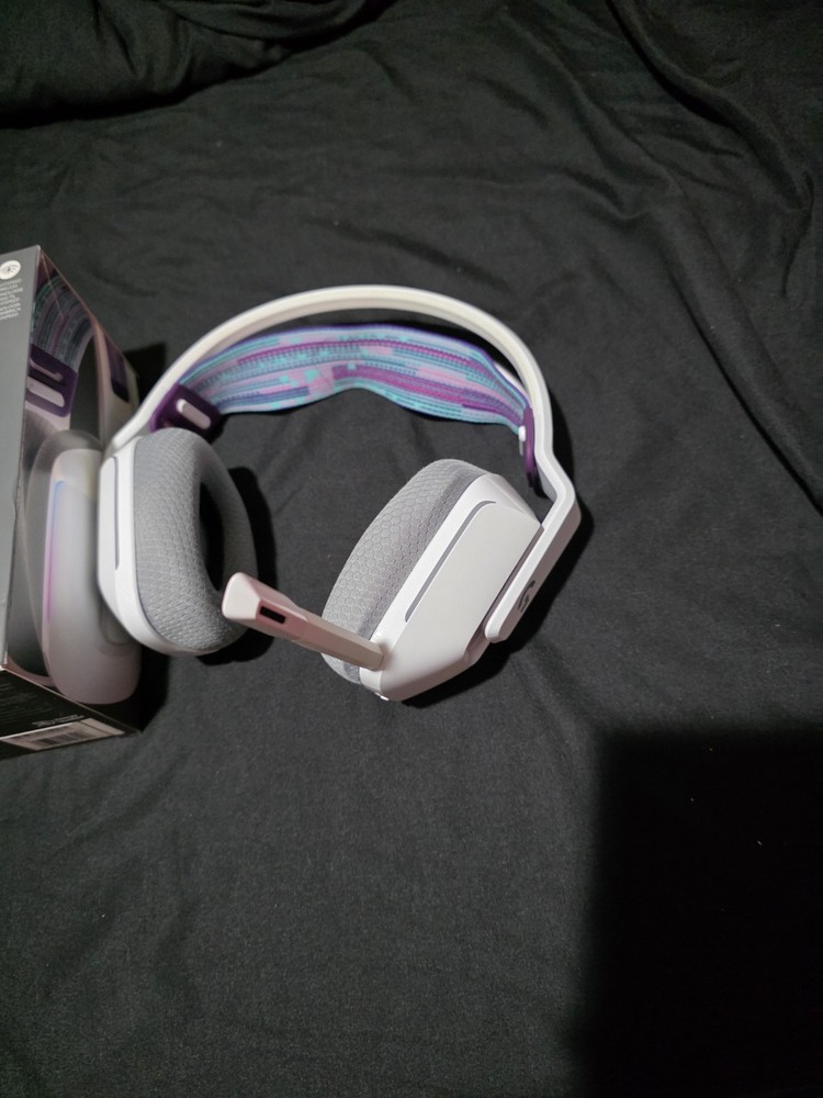 Logitech G733 LIGHTSPEED Wireless RGB Gaming Headset White, Boom Mic, Adjustable