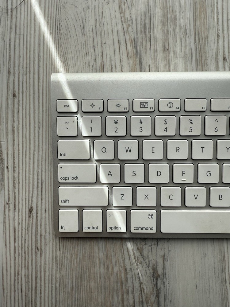 Apple Magic KeyboardWireless Bluetooth ModelA1314