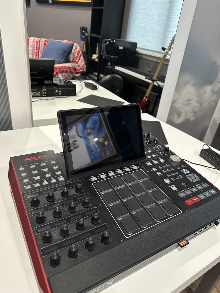 Akai Professional MPC-X Standalone Sampler and Sequencer