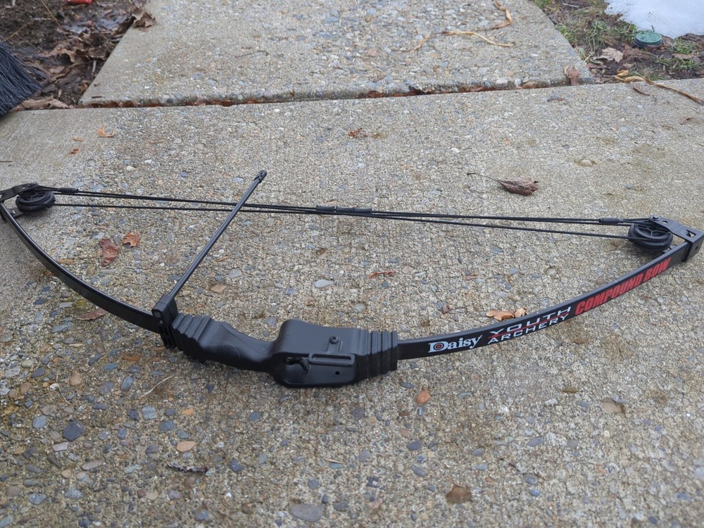 Daisy Youth Archery Compound Bow Black  Beginner Target Practice