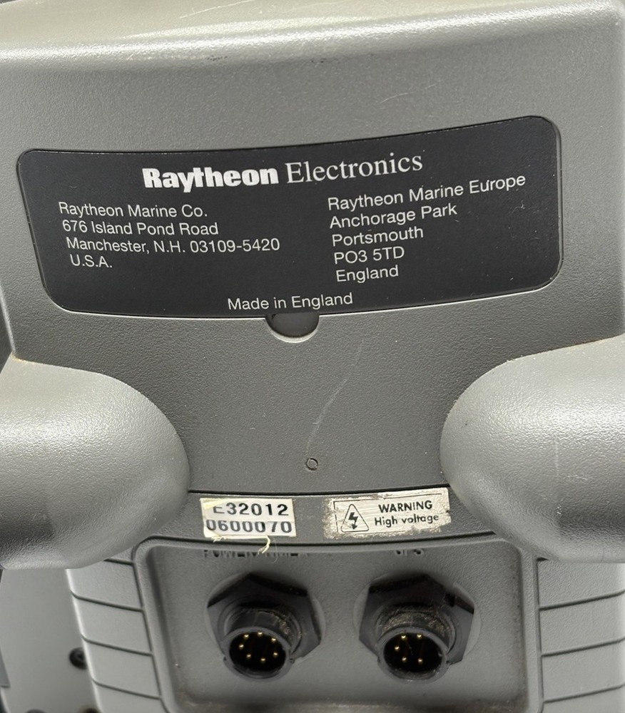 RAYTHEON RC420 CHART PLOTTER / GPS E32013 Raychart MFD
