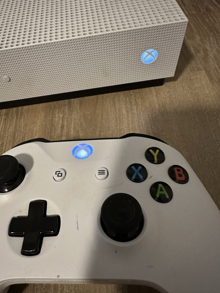 Xbox One S 1TB Console White Bundle 2 Controllers + 4 Games Tested Working