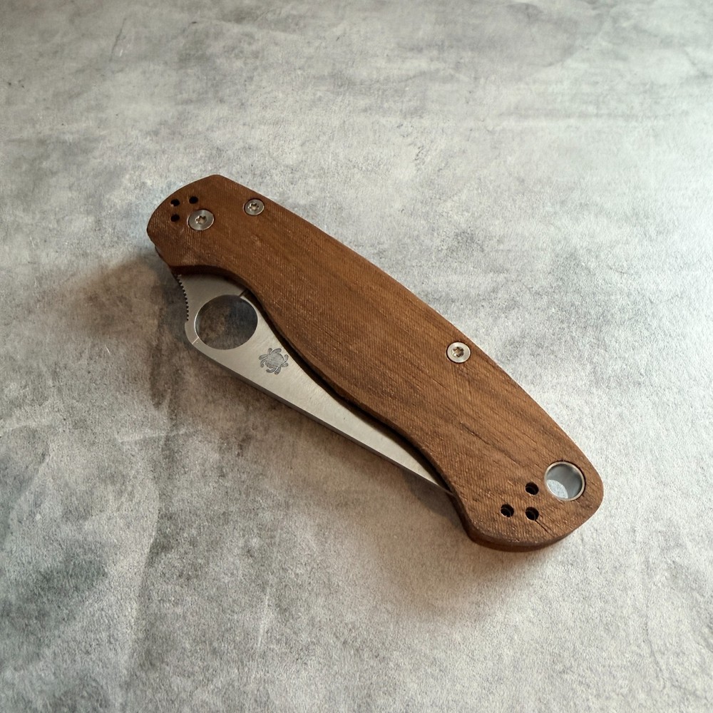Walnut scales for Spyderco Paramilitary 2
