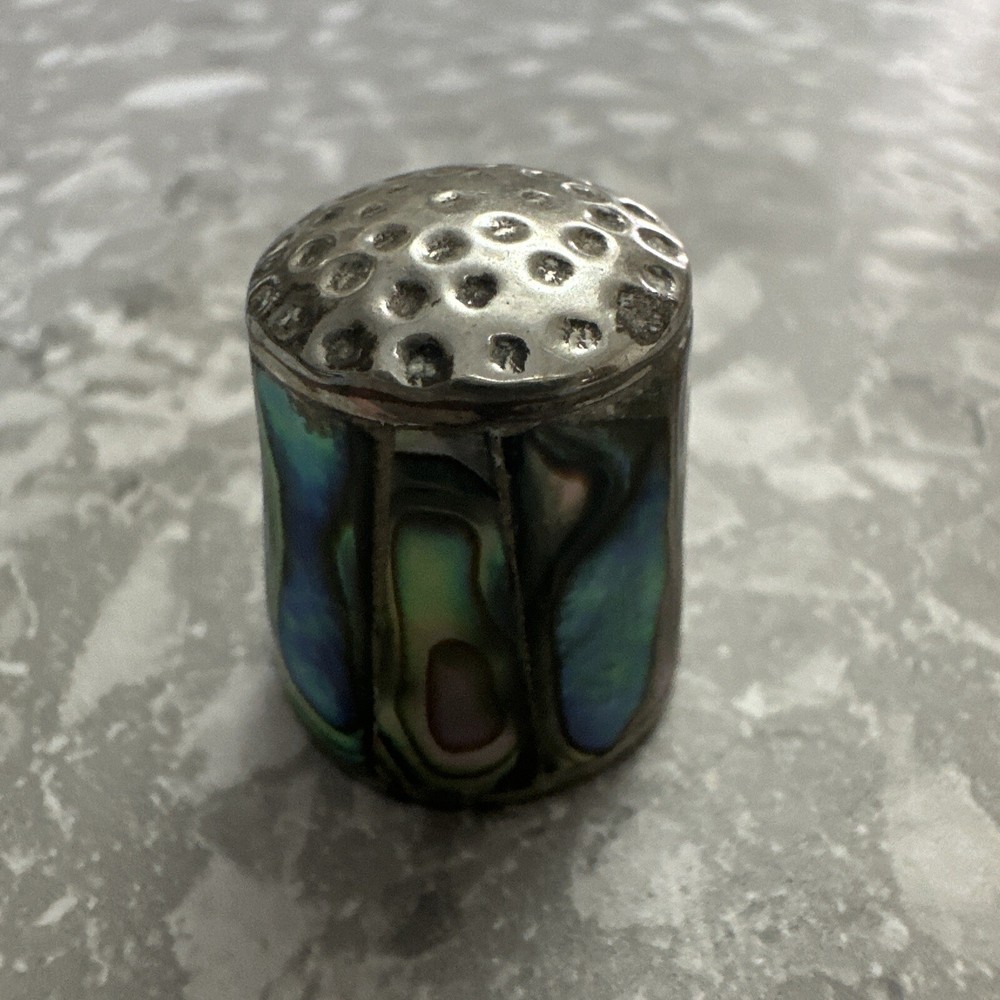 VINTAGE ABALONE SHELL DECORATIVE SEWING THIMBLE