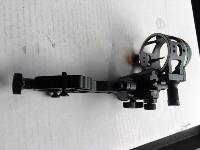 AXION DR 1 BOWSIGHT , SINGLE PIN , REAR DRIVE ELEVATION ADJUST , MICRO WINDAGE