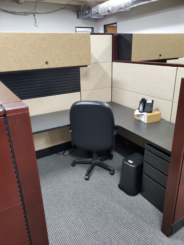 MAHOGANY WOOD OFFICE MODULAR CUBICLE STATIONS SUPER NICE & CLEAN!