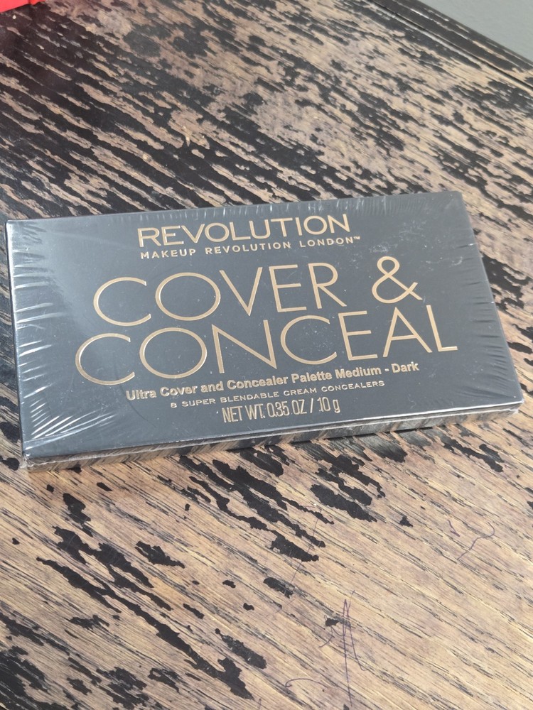 Revolution Ultra Cover & Concealer Palette, Medium-Dark