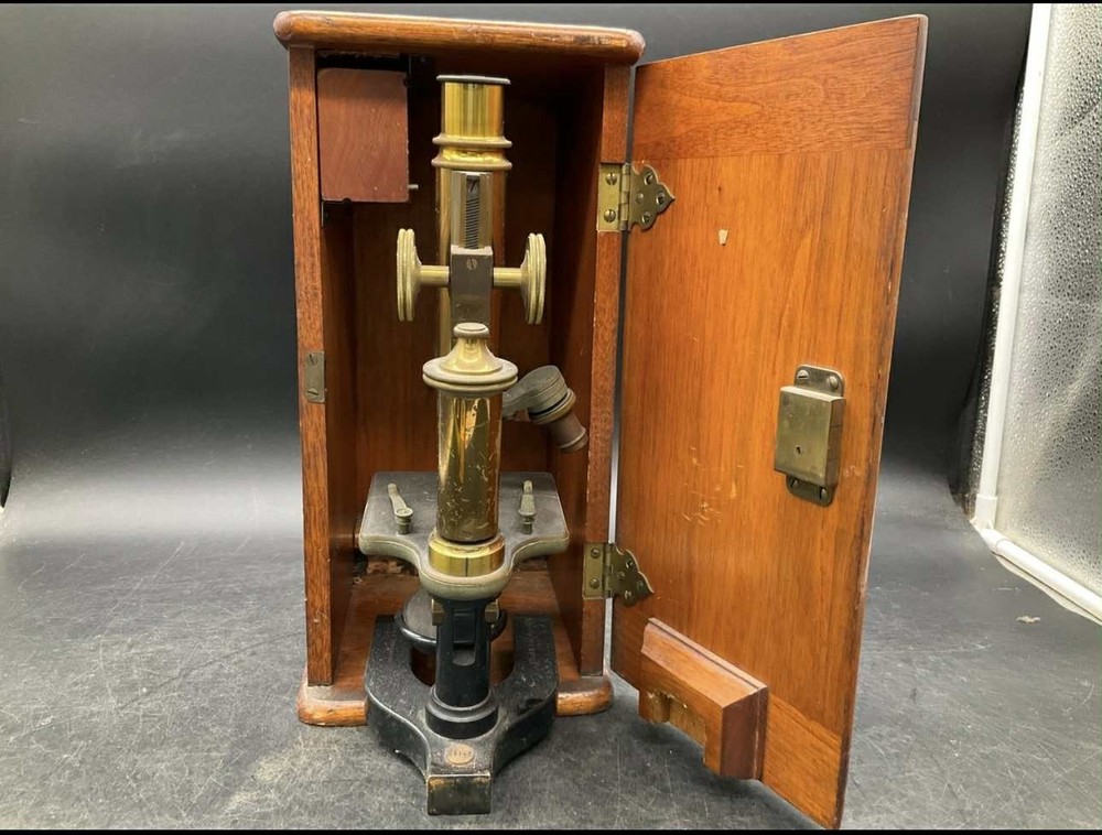 BAUSCH & LOMB MICROSCOPE W/ORIGINAL WOODEN CASE