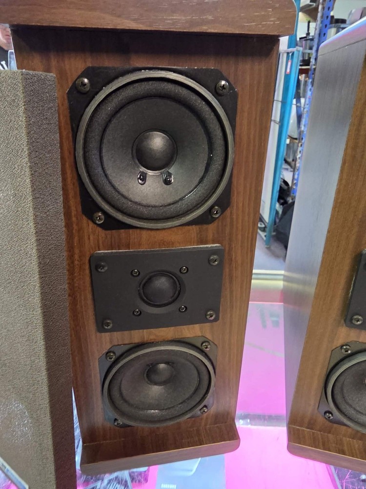 RARE Pair KOSS Dynamite M/100 Plus Walnut Veneer Bookshelf Speakers
