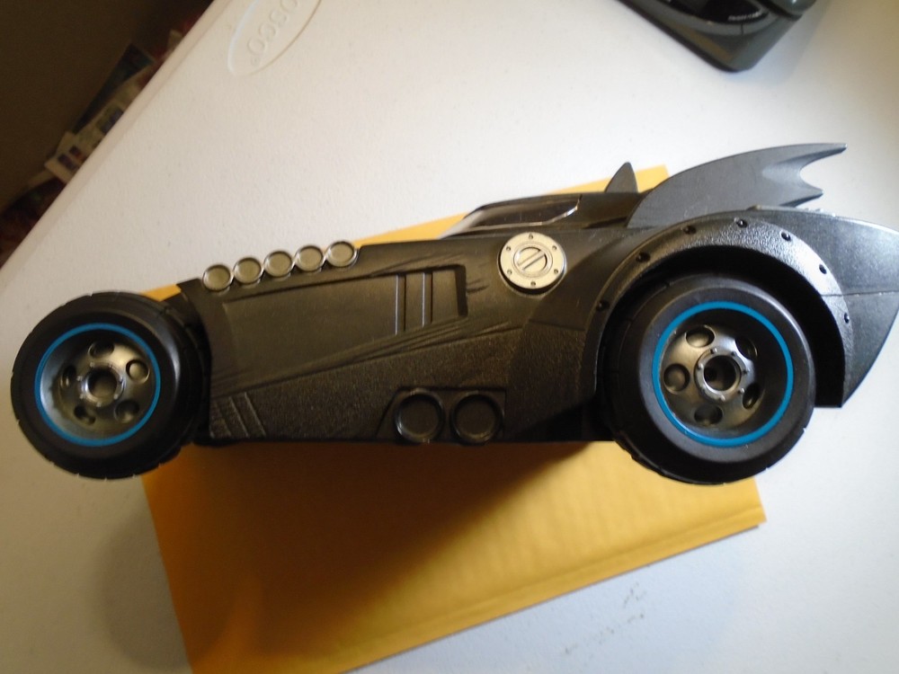 DC COMICS SPIN MASTER BATMOBILE,BATMAN ( BATMOBILE 11 INCH ) FREE SHIP