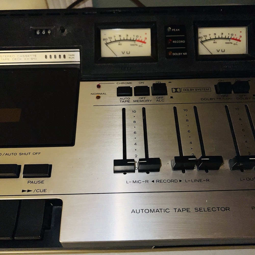 Kenwood KX-910 Stereo Cassette Deck - Powers On