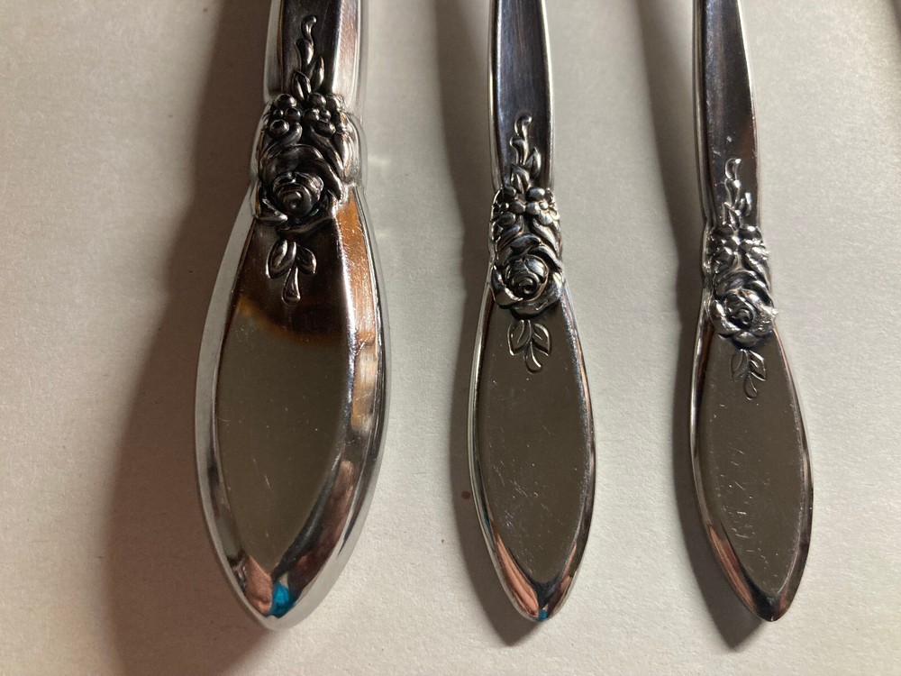 Oneida Community Spring Rose - 5 Piece Place Setting