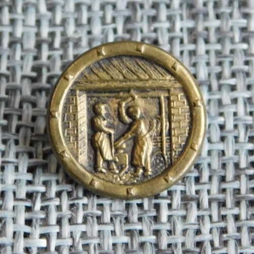 Antique Vtg Button   Aprx: 9/16" #232-D