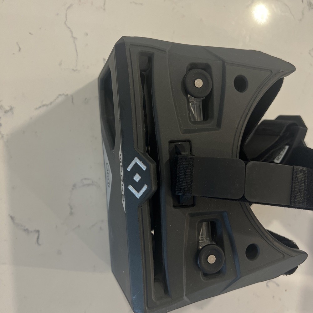 Merge Virtual Reality AR/VR Headset Goggles Portable Wireless Apple Android Used