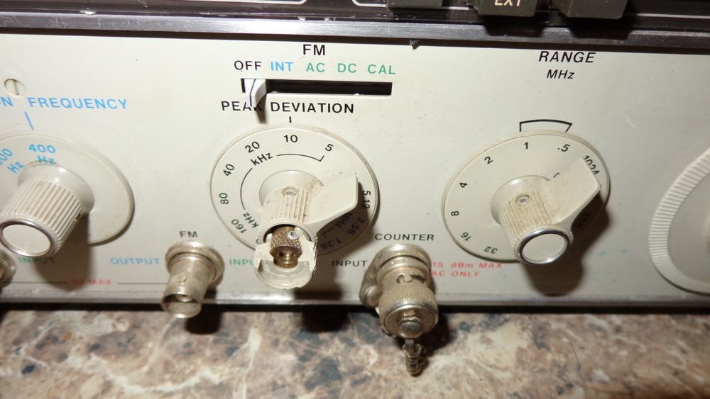 HP Hewlett Packard 8640B Signal Generator