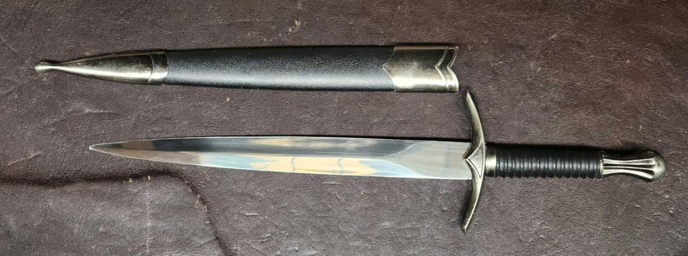 Vintage Decorative Medieval Dagger W/Hard Plastic Sheath & Box, EUC, #BK1318