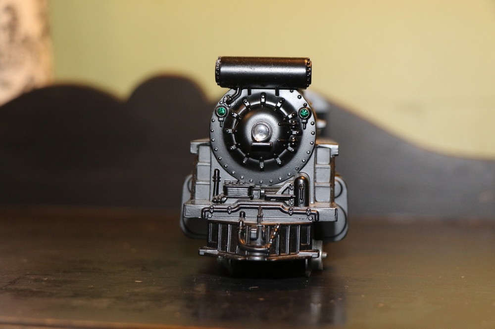 Lionel modern with set box, beautiful condition, smoke, light, forward/reversebx