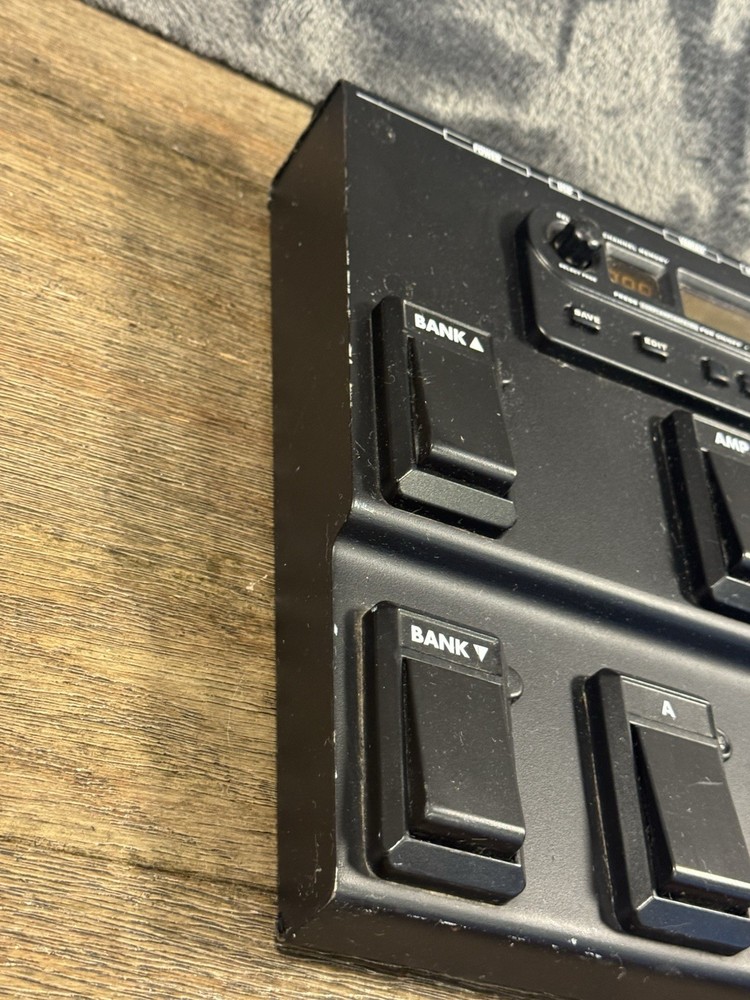 Line 6 POD XT Live Floorboard Guitar Multi-Effects Processor