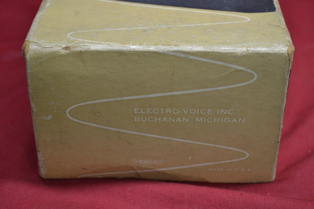 VINTAGE ELECTRO VOICE 649B DYNAMIC LAVALIER MICROPHONE WITH BOX