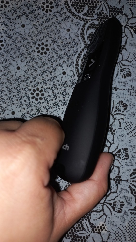 Logitech R400 Laser Presentation Remote - Black