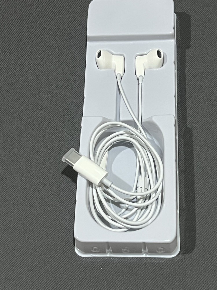 Android/ iPhone Wired Headphones with Microphone Type C Connection. Audífonos