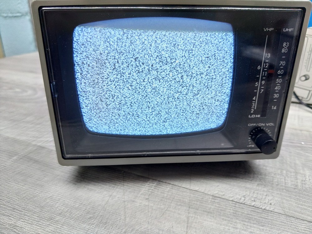 MultiTech 5.5" B/W Portable HI-TECH TELEVISION MB-0505, Cords, Box, Styrofoam.