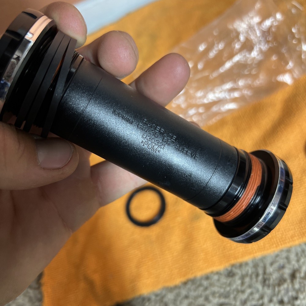 RaceFace CINCH Bottom Bracket BB BSA 100mm Shell x 30mm Spindle External Seal