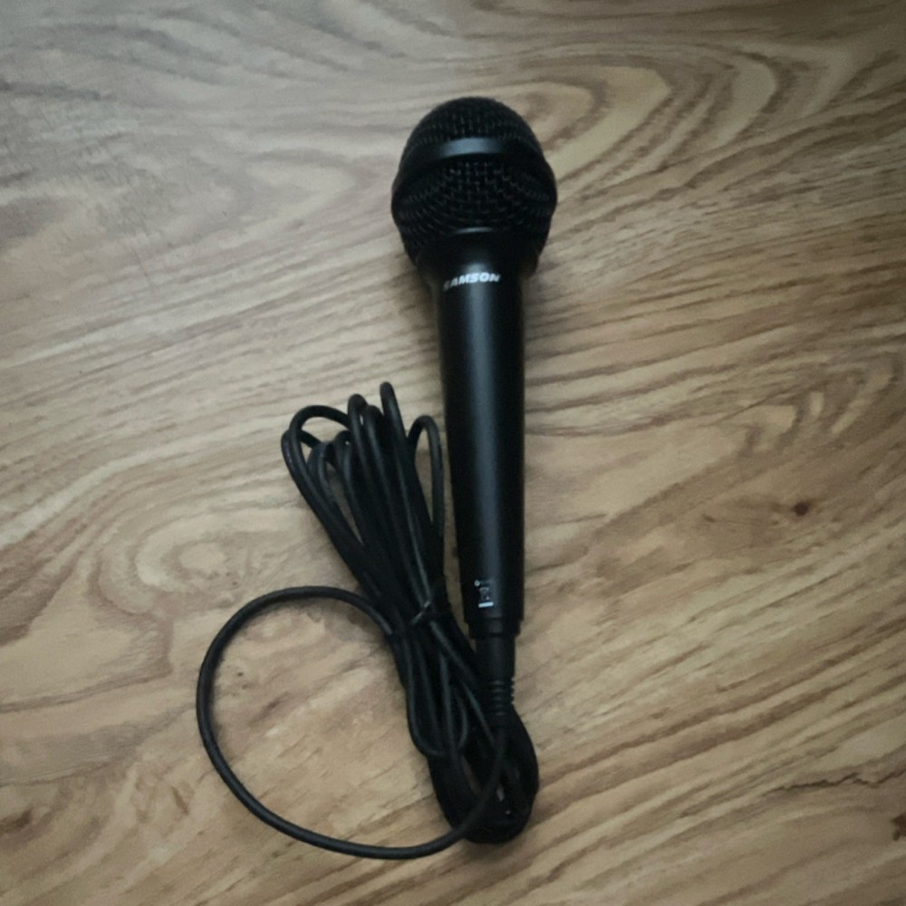 Samson Handheld/Stand-Held Wired Microphone 3.5mm On/Off Switch Black Audio