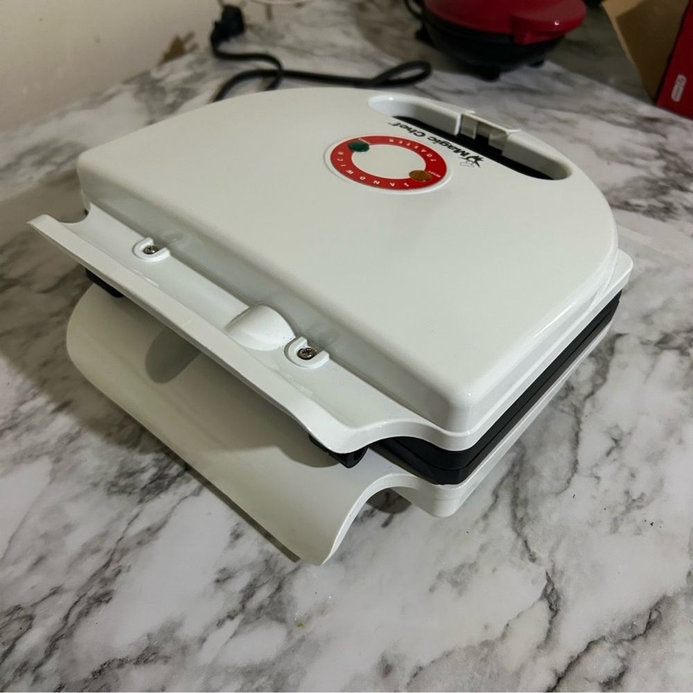 Cool touch sandwich toaster Non-stick coating, cool touch magic chef