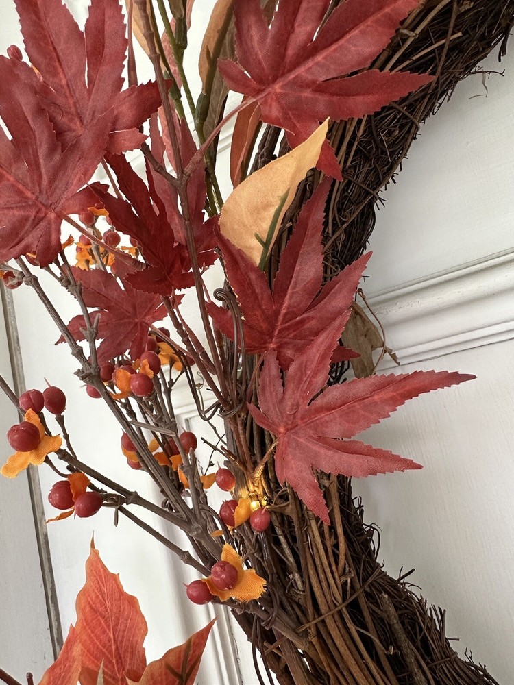 Retired Pottery Barn Fall Lit Maple Leaf Wreath. 16”