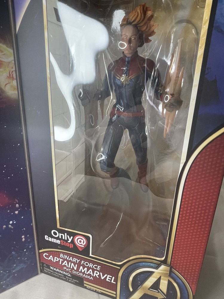 Diamond Select Gallery Binary Force Captain Marvel PVC Diorama Game Stop