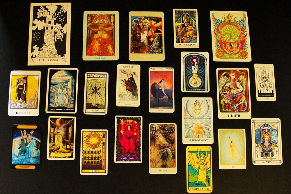 Psychic Tarot Reading Using Qi (Chi) and Spirits.