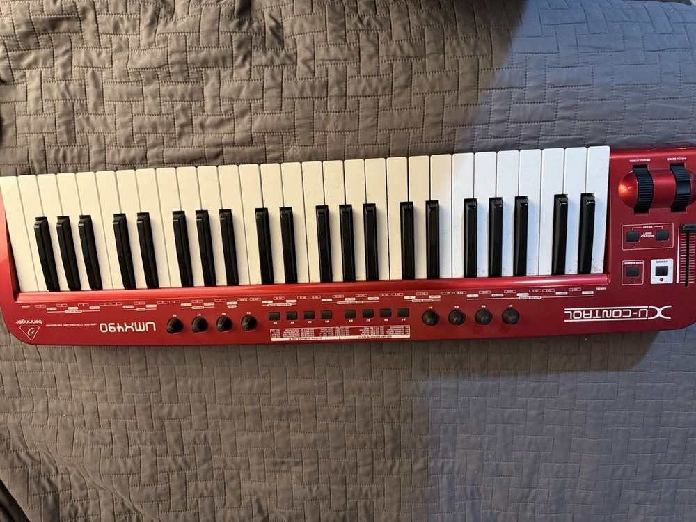Behringer UMX490 Midi Controller Keyboard