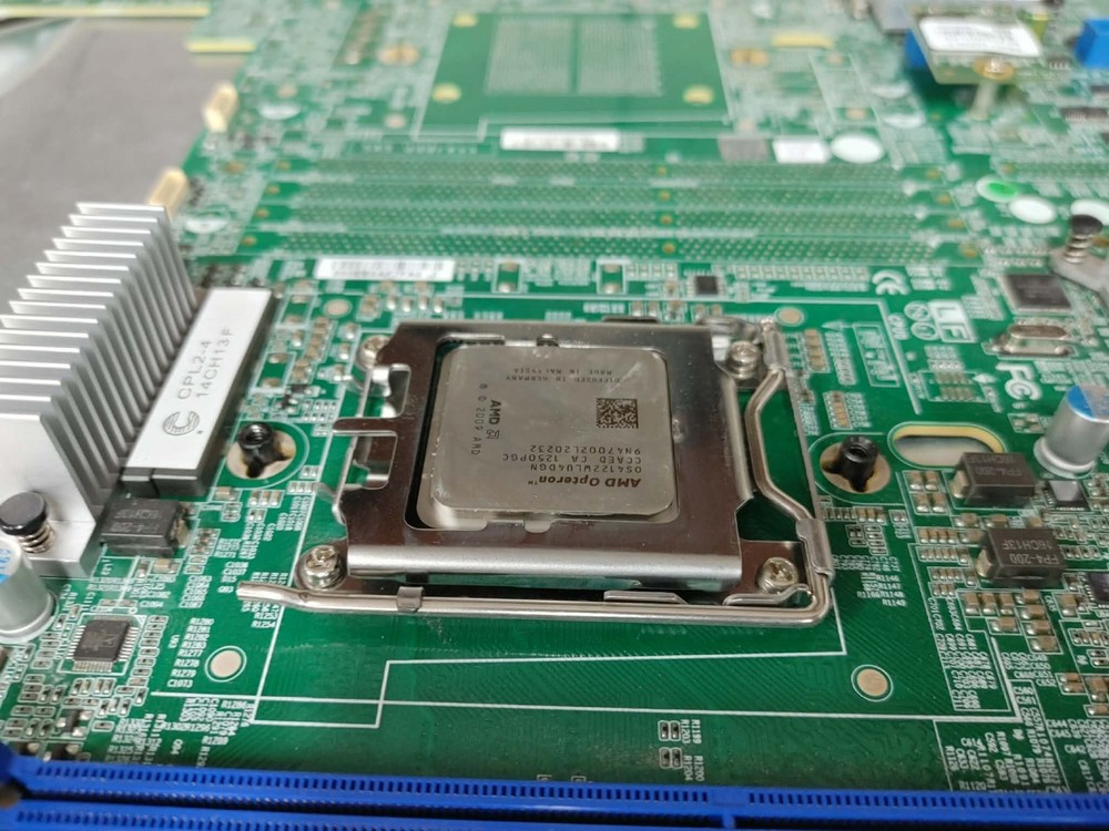 Riverbed S8229P6B2 Socket C32 4x DDR3 USB RJ-45 with cpu amd opteron