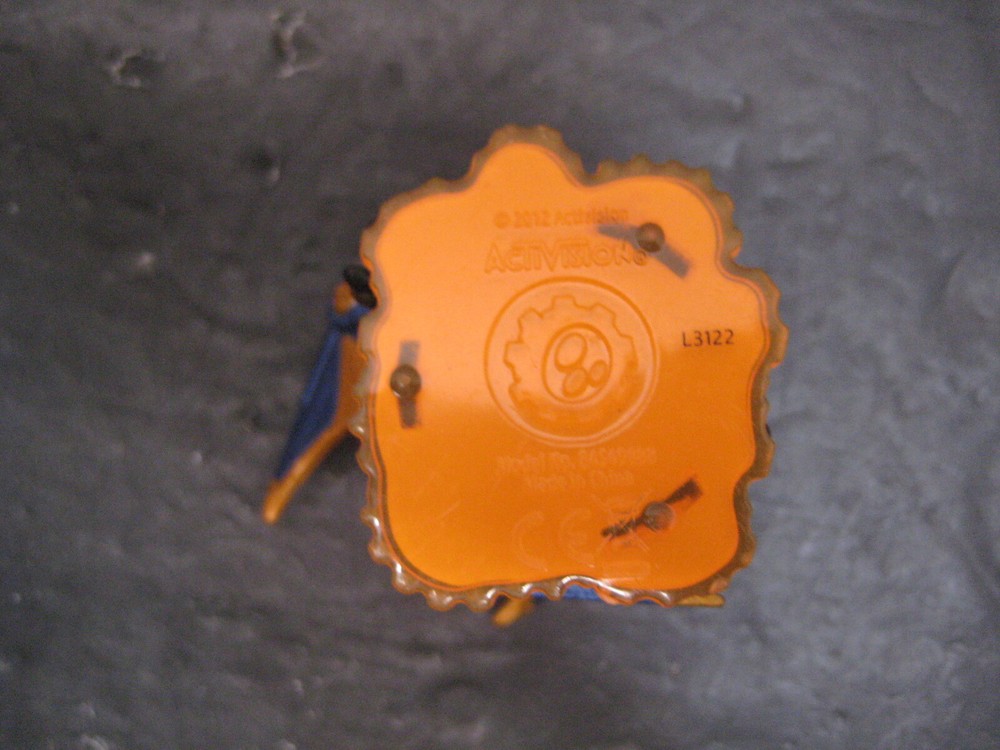 Skylanders Video Game Characters "Jet-Vac" Wind Element & "Drobot" Tech Element