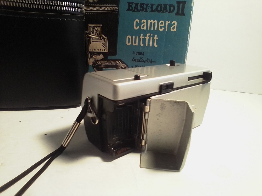 Sears 126 EASI-LOAD II Camera, Carrying Case, Instructions, and Flash Bulbs