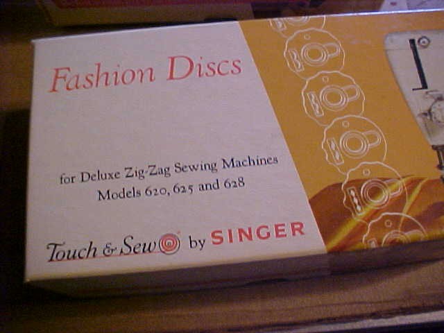 Singer sewing machine 620 4 boxes of attachments