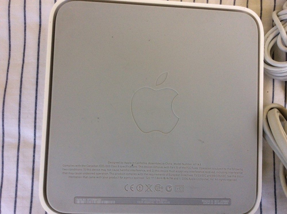 APPLE Wifi Router Extreme Base A1143