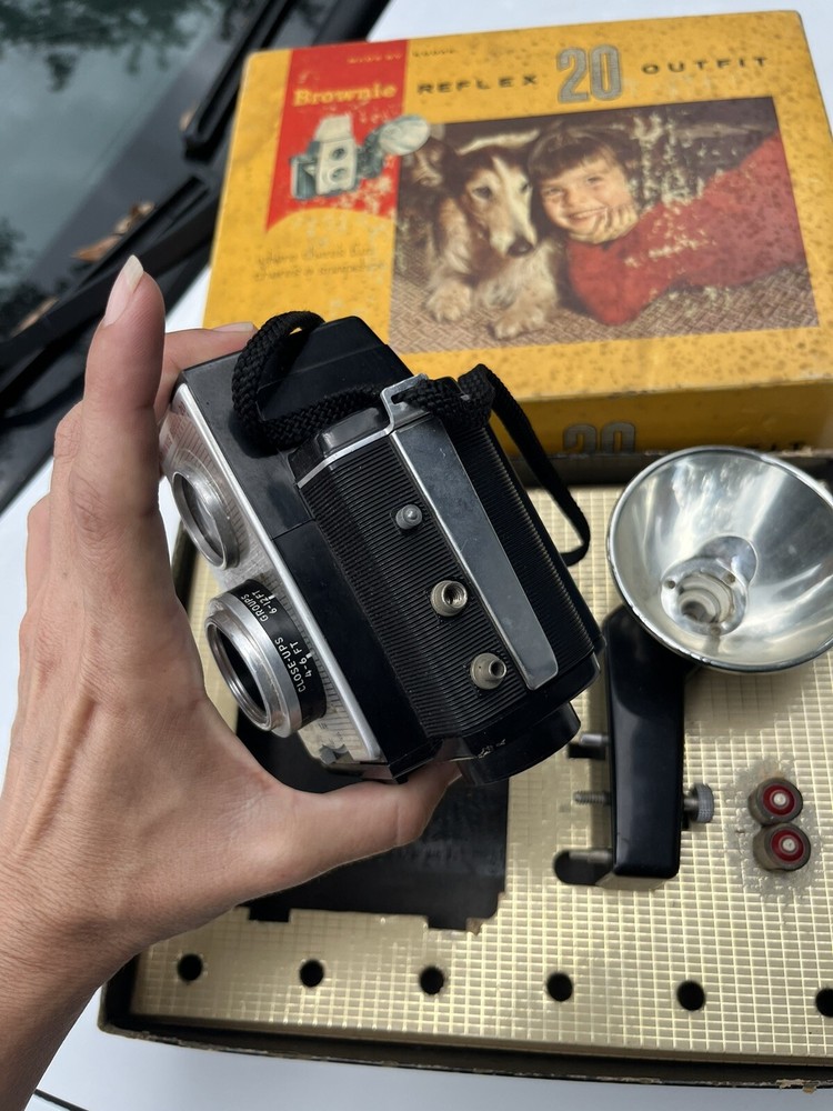 Vintage Kodak Brownie Reflex 20 Camera With Strap / Flash